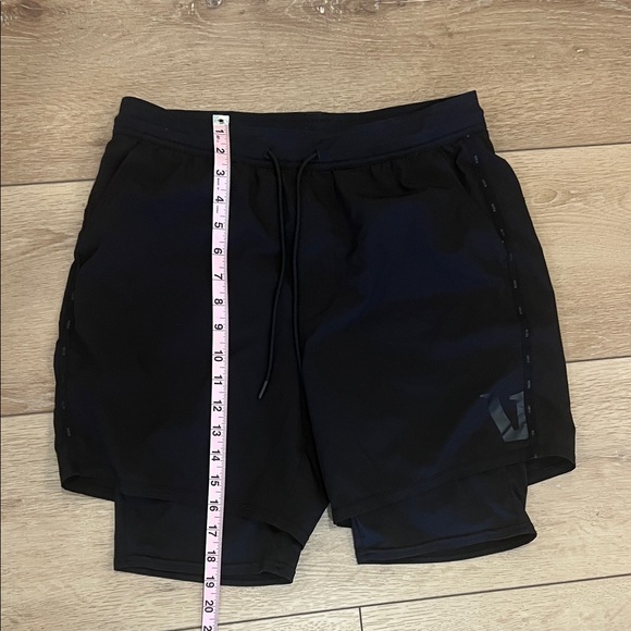 Vuori Men's Black Athletic Shorts - Picture 5 of 7